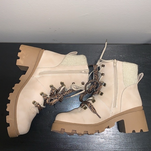 Sugar Fella lug sole boots.  Size 8.5 - Picture 5 of 9